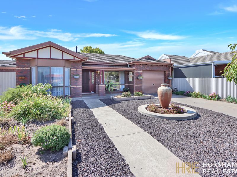 2 / 8 Ashwin Close, Horsham
