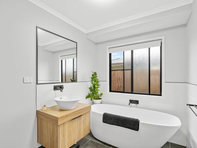 30 Palmetto Crescent, Rural View