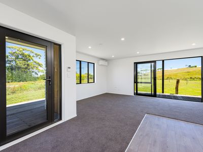 20 Journeys End, Tapora