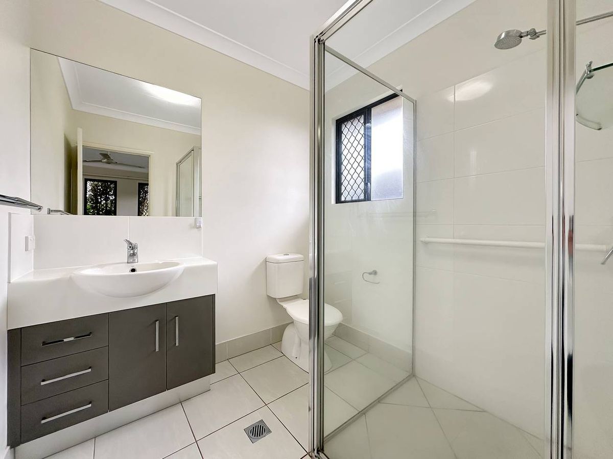 11 Rosenberg St, Atherton