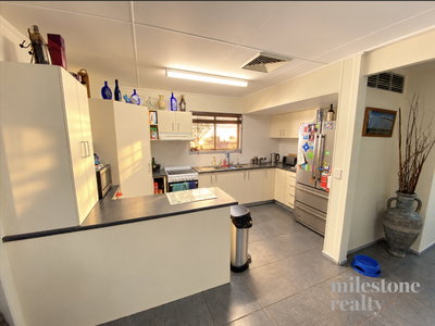 422 Hibiscus Street, Tom Price