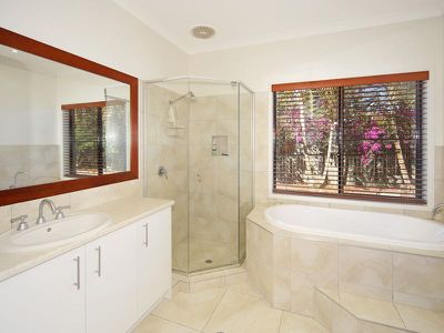 2 Tingara Court, Tewantin