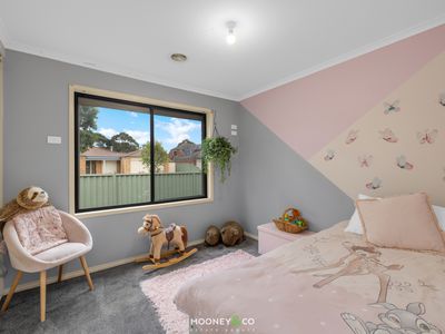 2 Oak Post Place, Cranbourne East