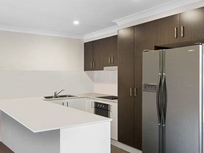 1 / 14 Azure Way, Coomera