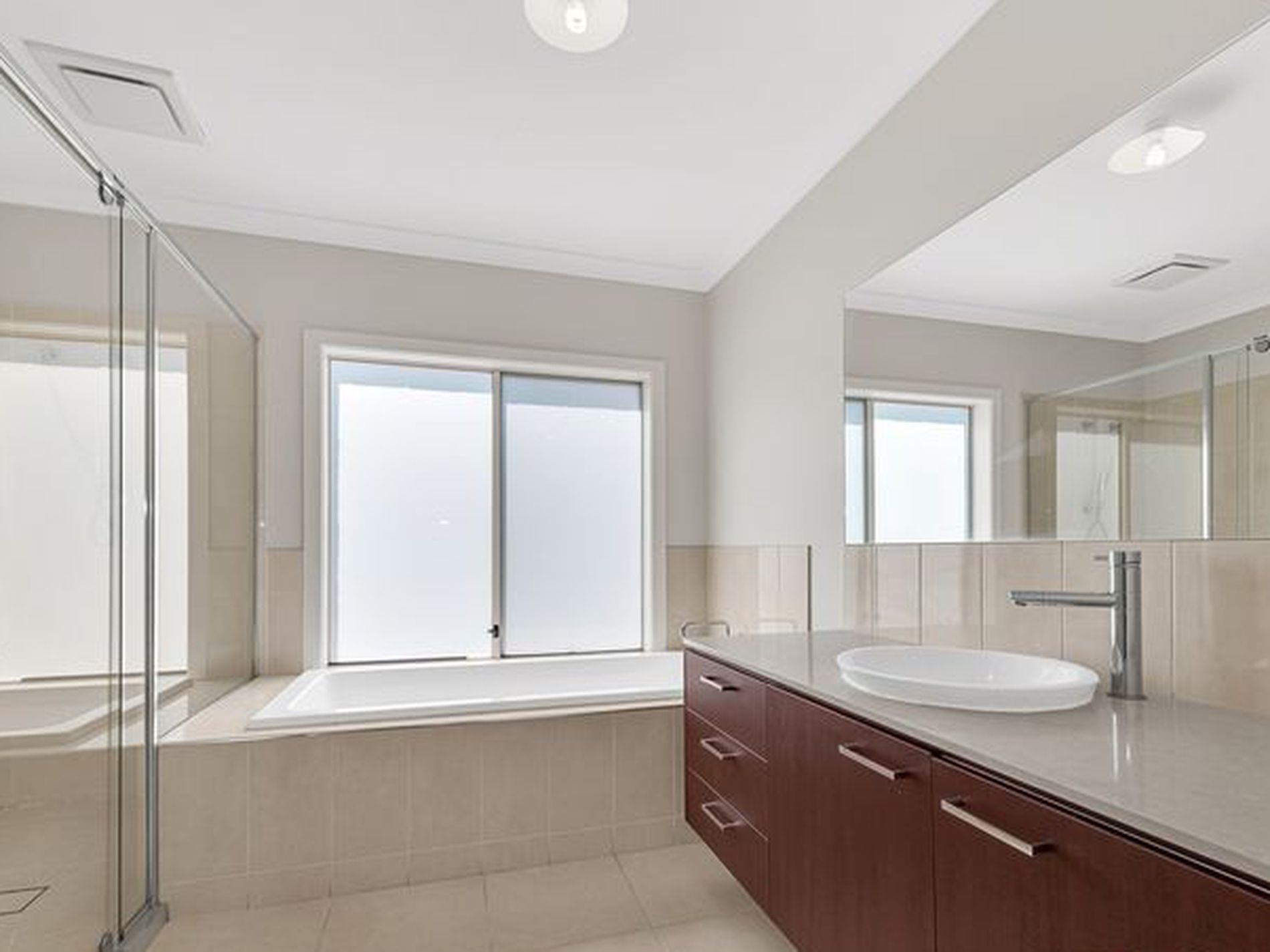 14 Aquitane Drive, Cranbourne East