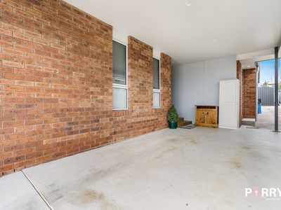 16 Therese Street, Bridport