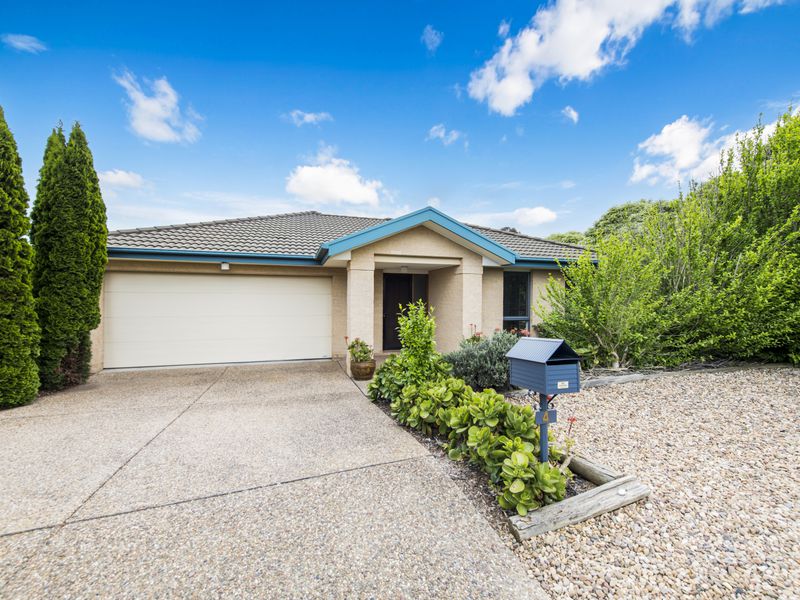 4 Unwin Avenue, Jerrabomberra
