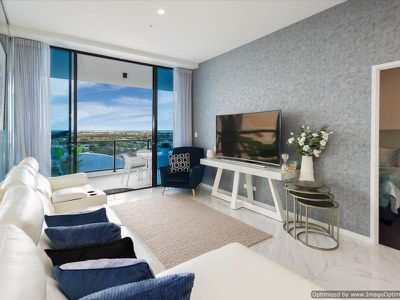 41204 / 5 Harbourside Court, Biggera Waters