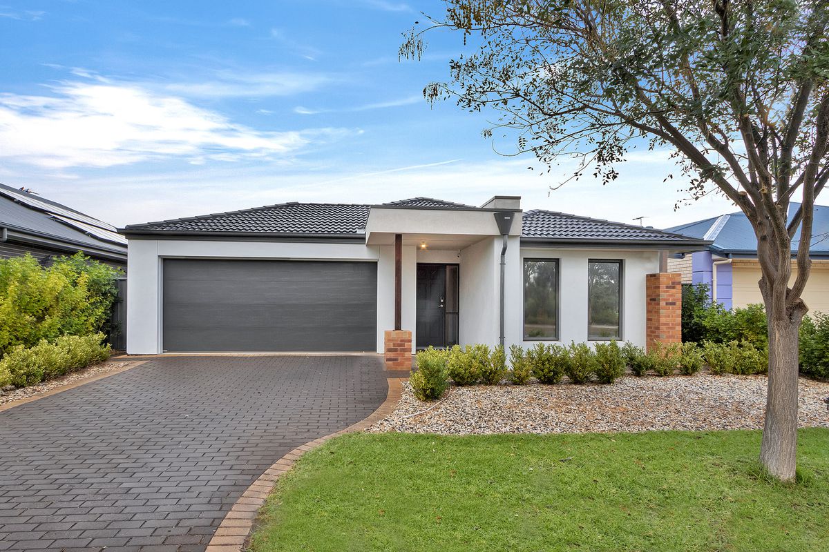 Modern Comfort Meets Lifestyle Living in Orleana Waters
