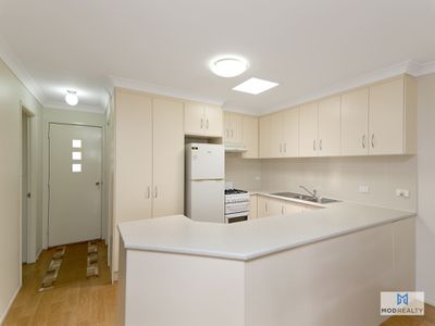 8 / 3 Spalding Crescent, Goodna