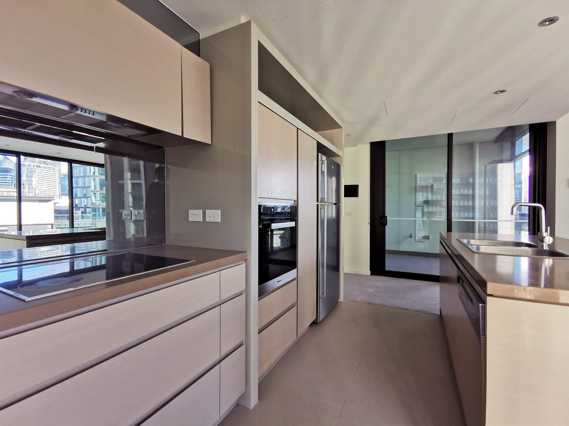 906 / 9 Waterside Place, Docklands