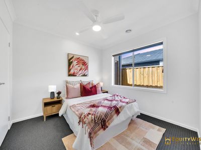 6 Sparland Street, Manor Lakes