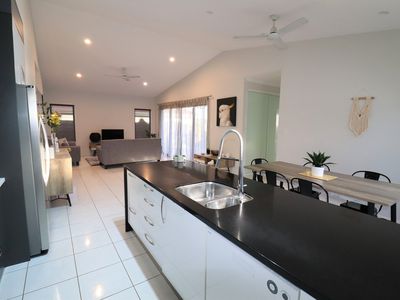 4 Sommerset Drive, Atherton