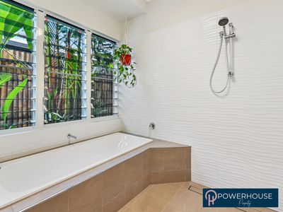10 Castleton Entrance, Smithfield