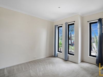 16 Holloway Street, Manor Lakes