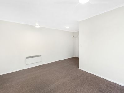 18 / 60 Farnham Street , Flemington