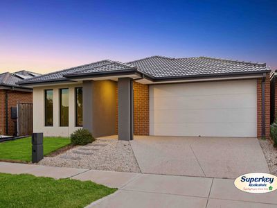 32 Chromite Circuit, Weir Views