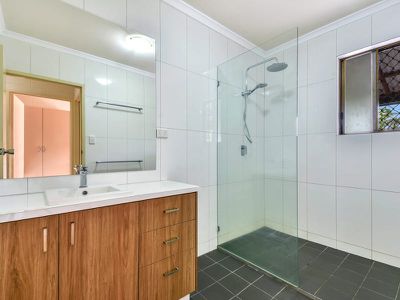 5 Bagshaw Crescent, Gray