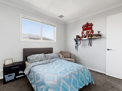 7 Cummins Street, Officer
