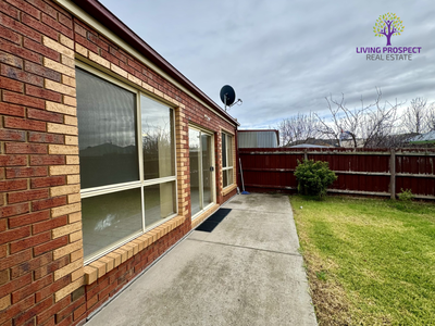 1 / 27 Harmony Drive, Tarneit