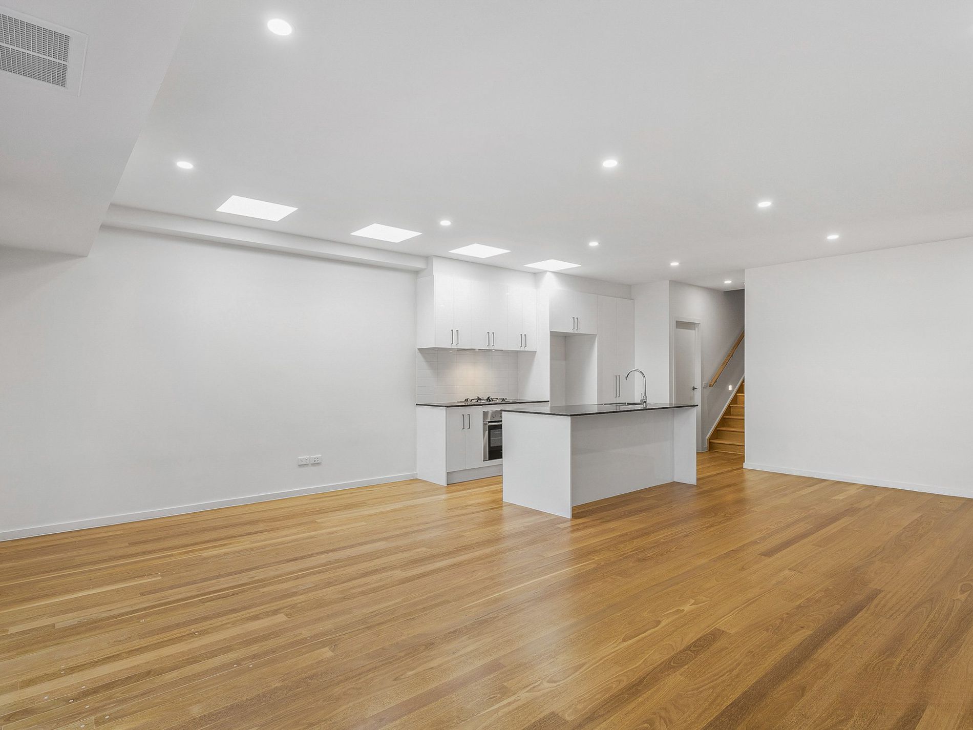 2 / 223 Woods Street, Newport