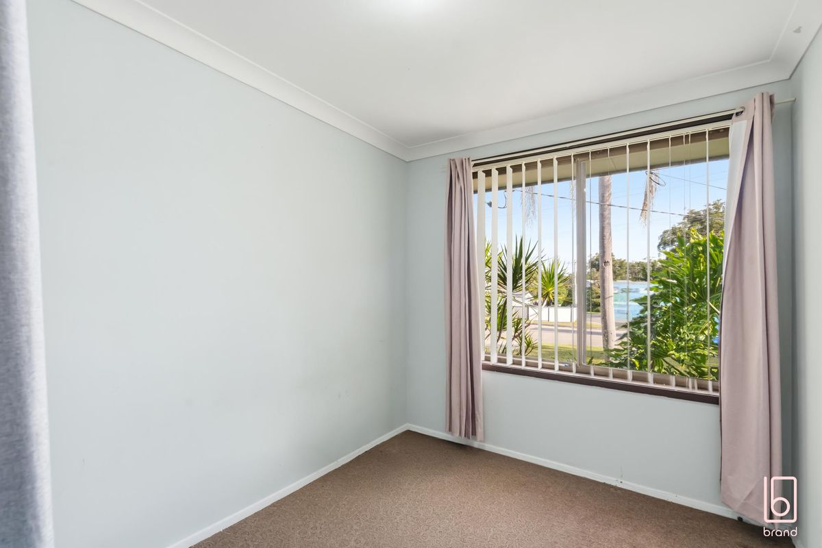 27 McKellar Boulevard, Blue Haven