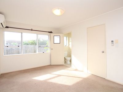 2 / 10 Kallaroo Place, Botany Downs