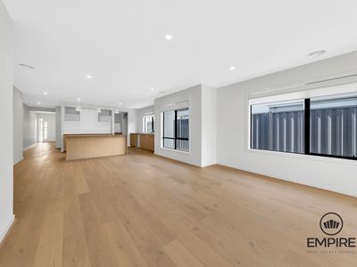 65 Shearjoy Loop, Clyde North