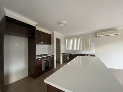 12 Andie Way, Tarneit