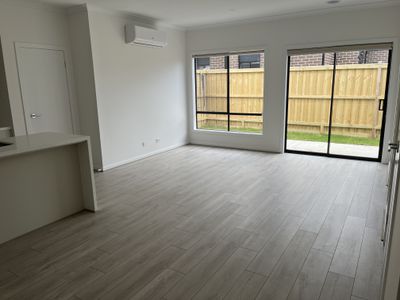 6 Shiraz Ave, Fraser Rise