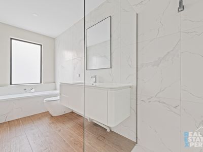 5 / 5 Sylvanwood Crescent, Narre Warren