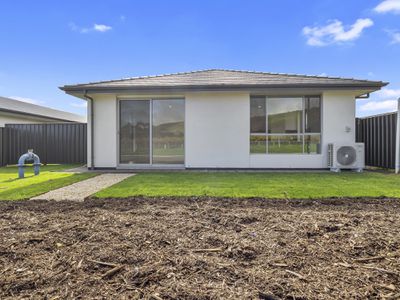 1 / 55 The Vines Drive, Normanville