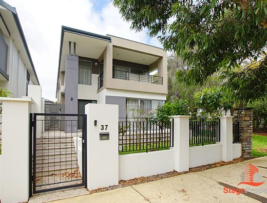 Furnished Luxurious Family Home in a Premium Location. 
