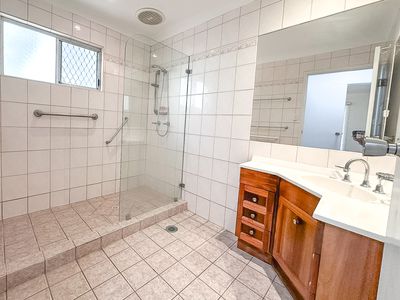 11 Warwick Court, Kirwan