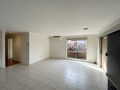 1 / 6 Harness Court, Truganina