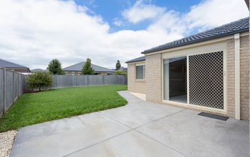 4 Gareth (Patrick) St, Cranbourne East