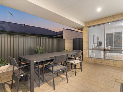 11 AUBURN WAY, Baldivis