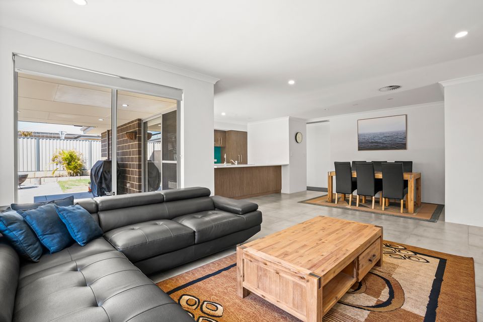 19 Calamocha Way, Piara Waters