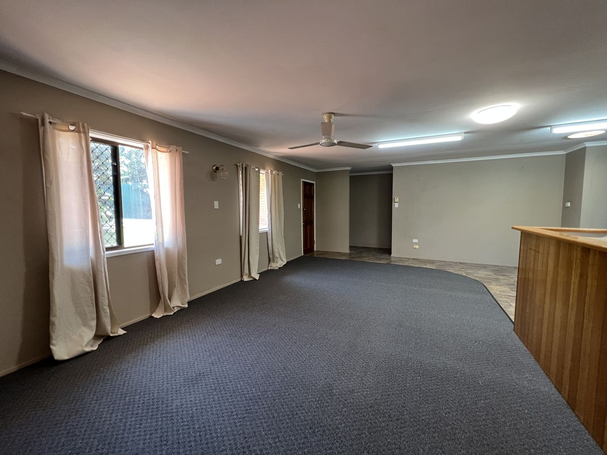 4 Larkin Close, Atherton