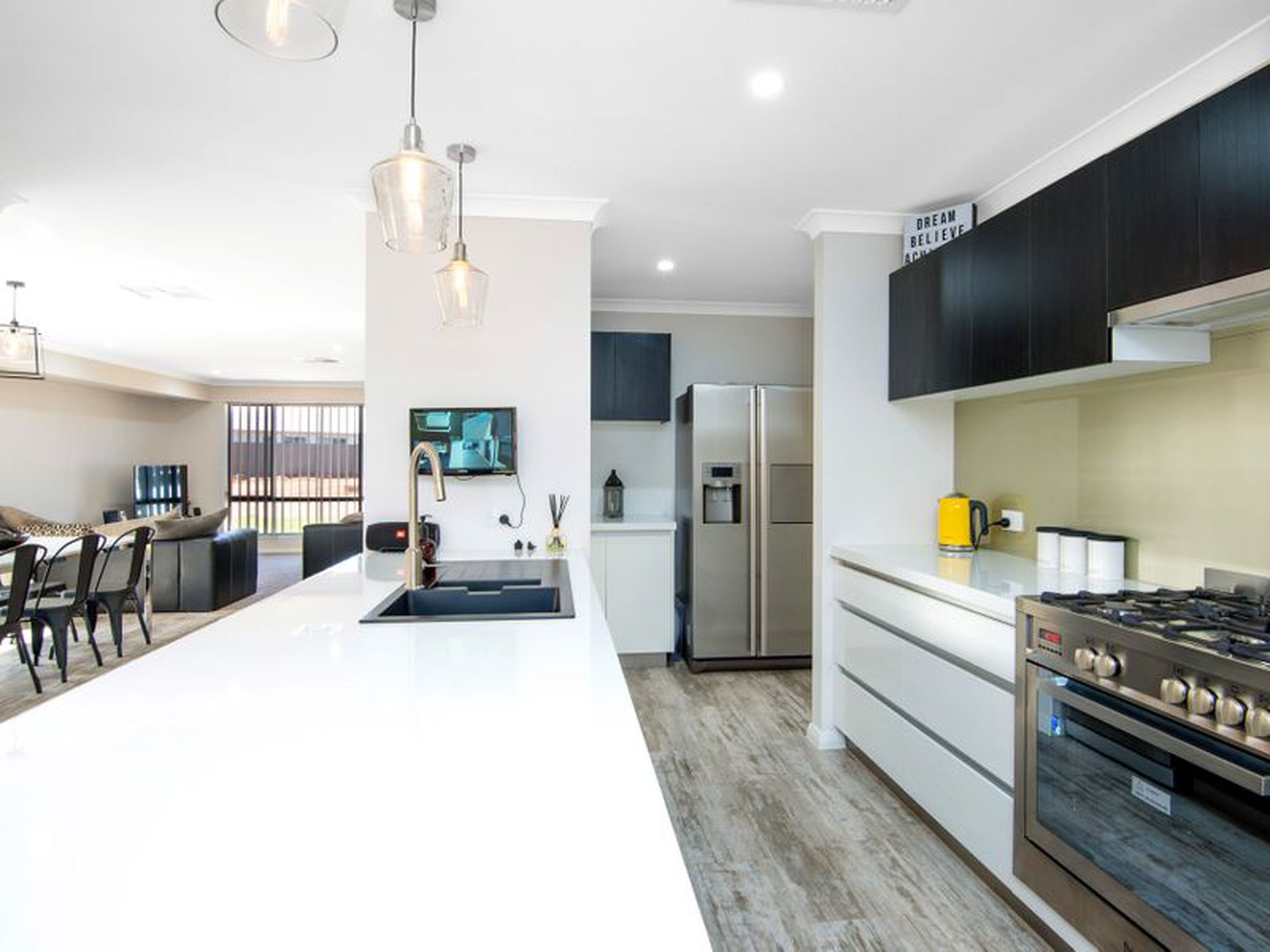 10 Tiru Close, Karlkurla