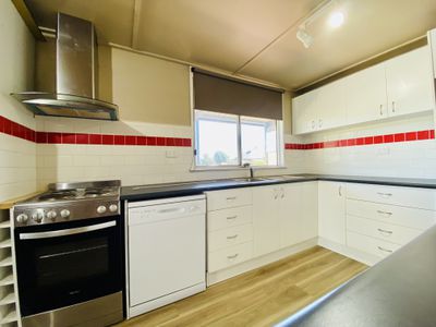 27  HENTY STREET, Culcairn