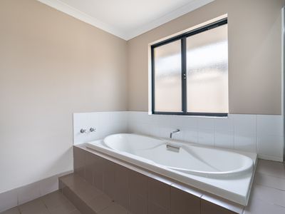 10 Pavonia Parade, Baldivis