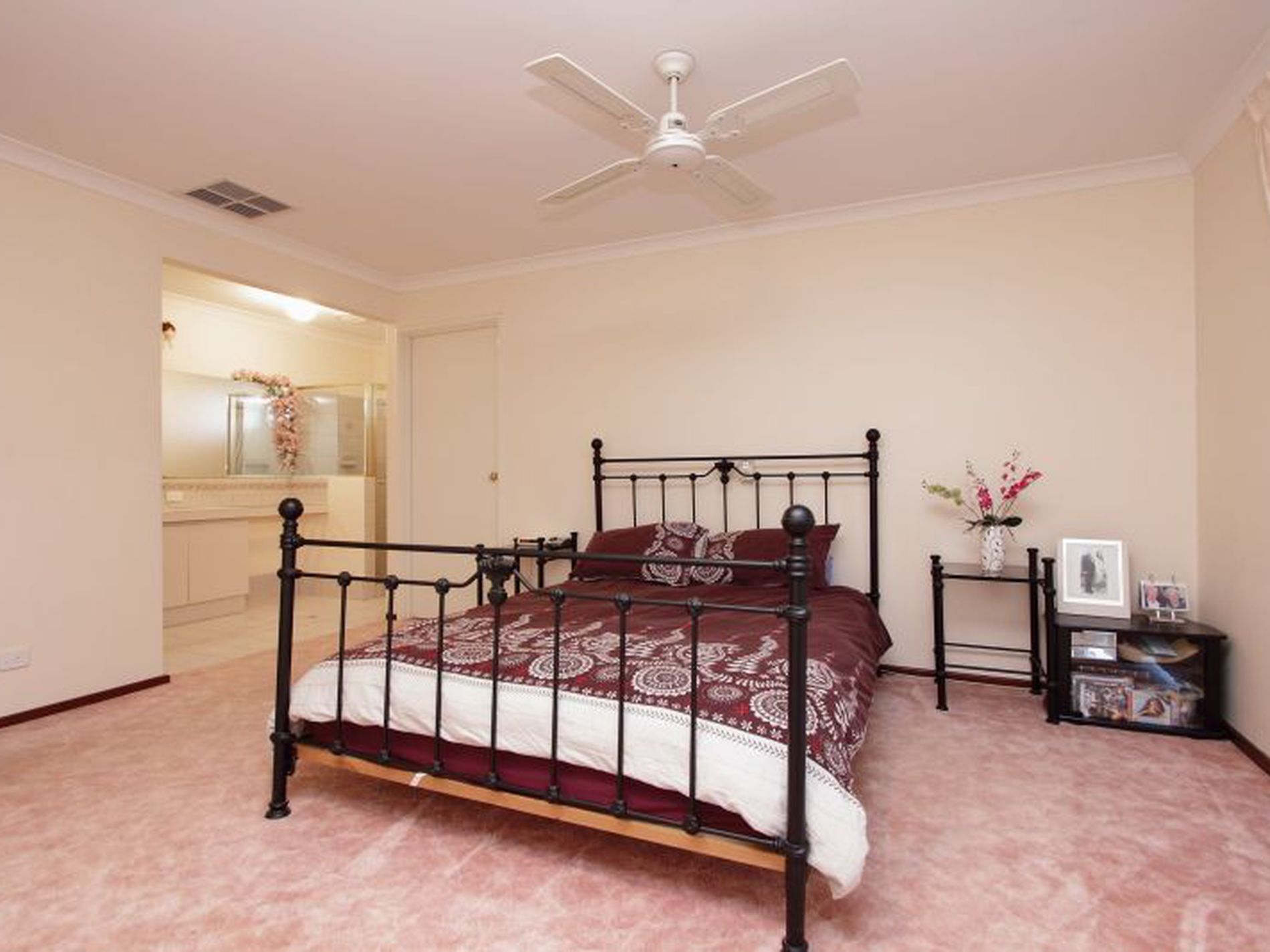 2 Klein Court, Winthrop