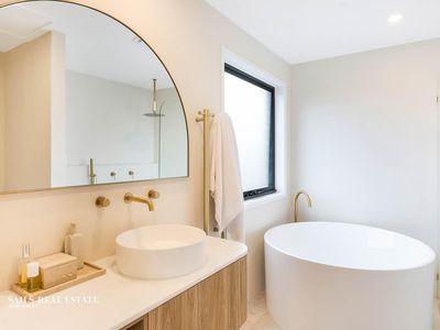 2 / 8 Lisa Court, Merimbula