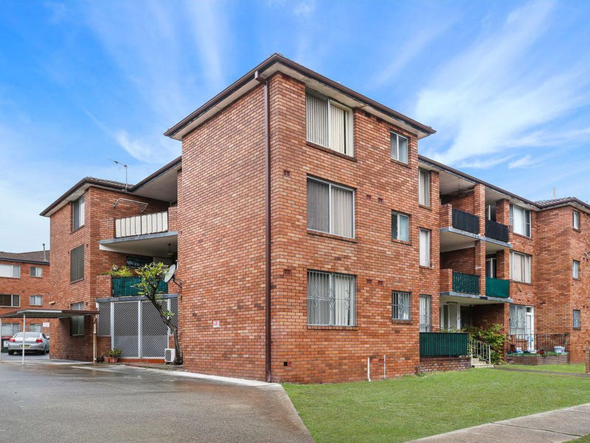 9 / 30 Barber Avenue, Eastlakes