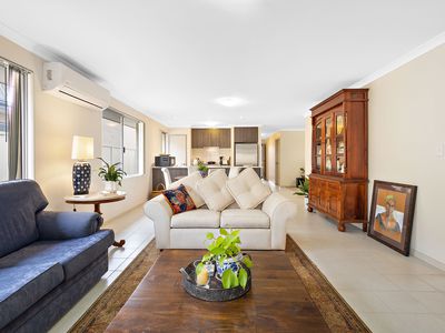 17 Pinot Loop, Pearsall