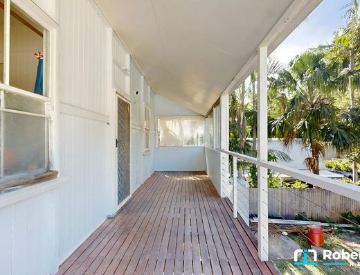 Renovated queenslander in the heart of Boreen Point. image 10