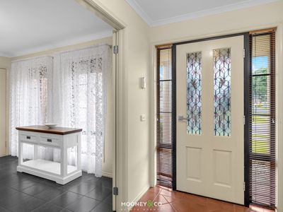 2 Oak Post Place, Cranbourne East