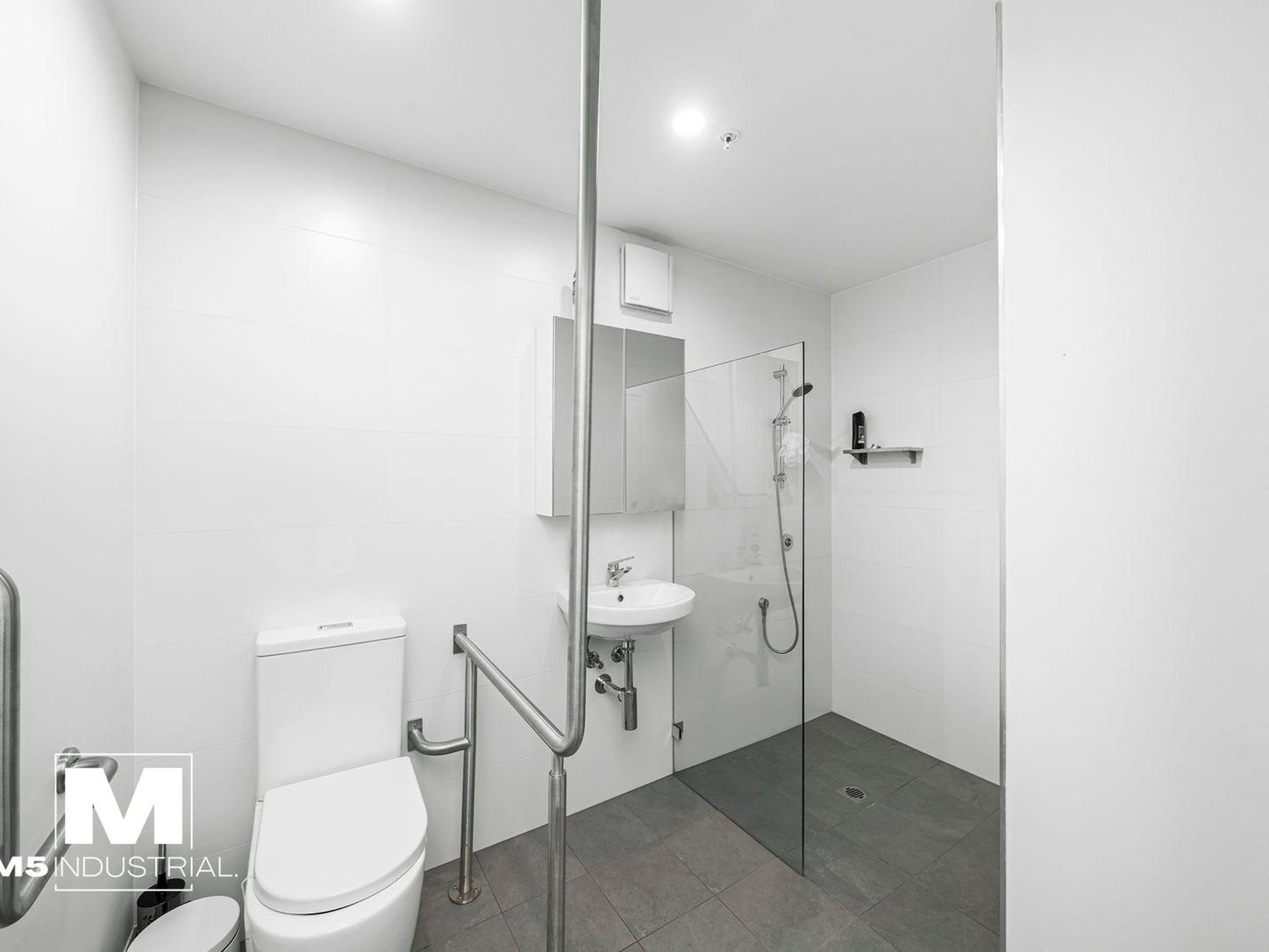 115 / 2 The Crescent, Kingsgrove