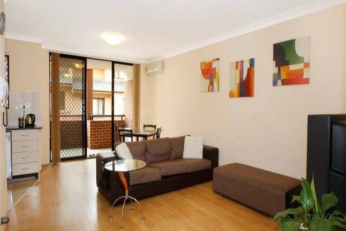 8 / 50 Henley Road, Homebush West